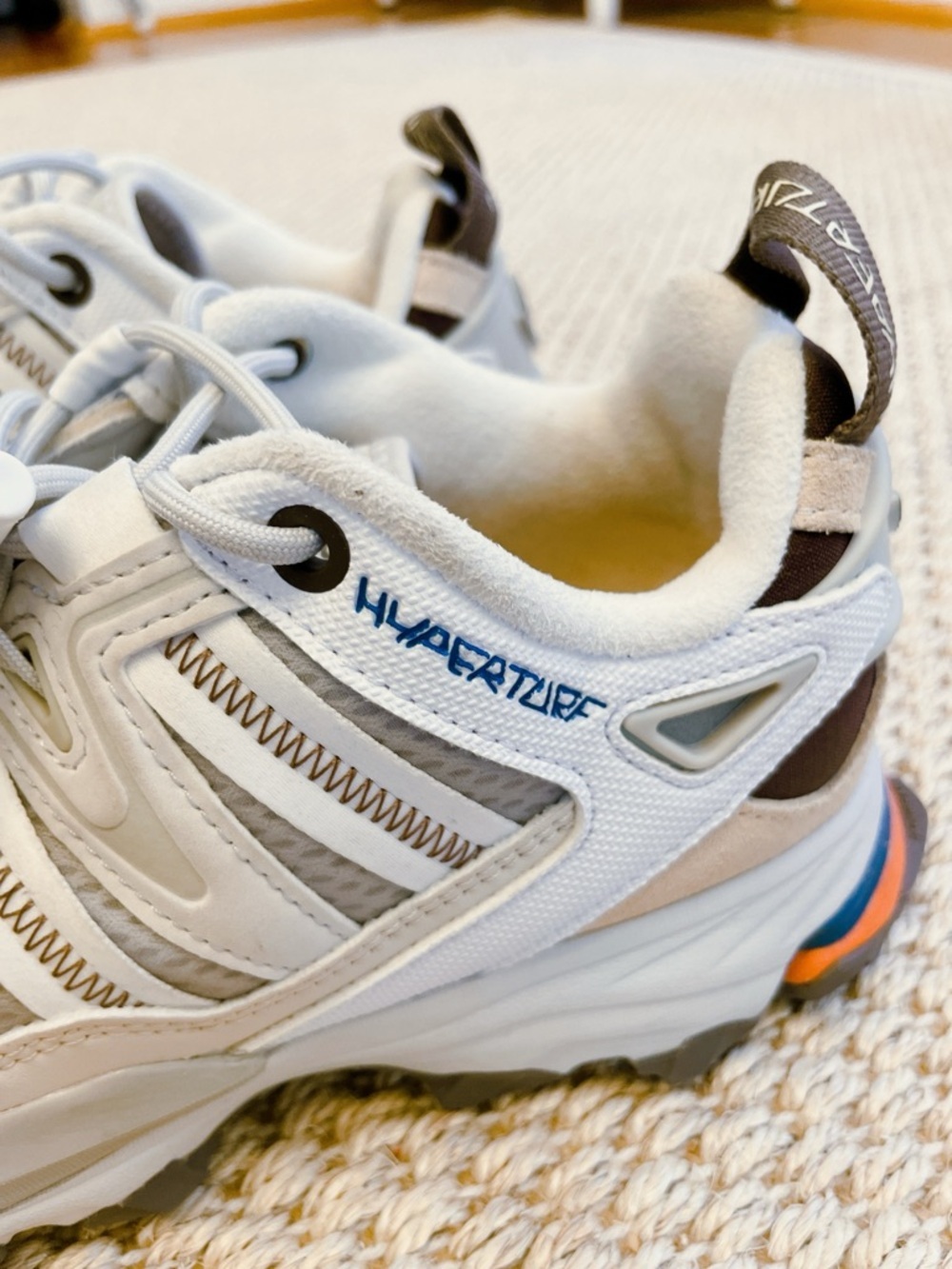 Adidas Hyperturf Unisex Trail Sneakers Men’s 7 Women’s 9 New - Picture 4 of 9